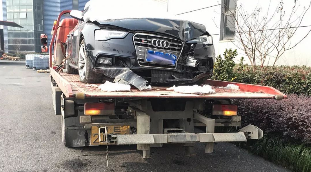 通縣汽車解體廠正規(guī)拖車！